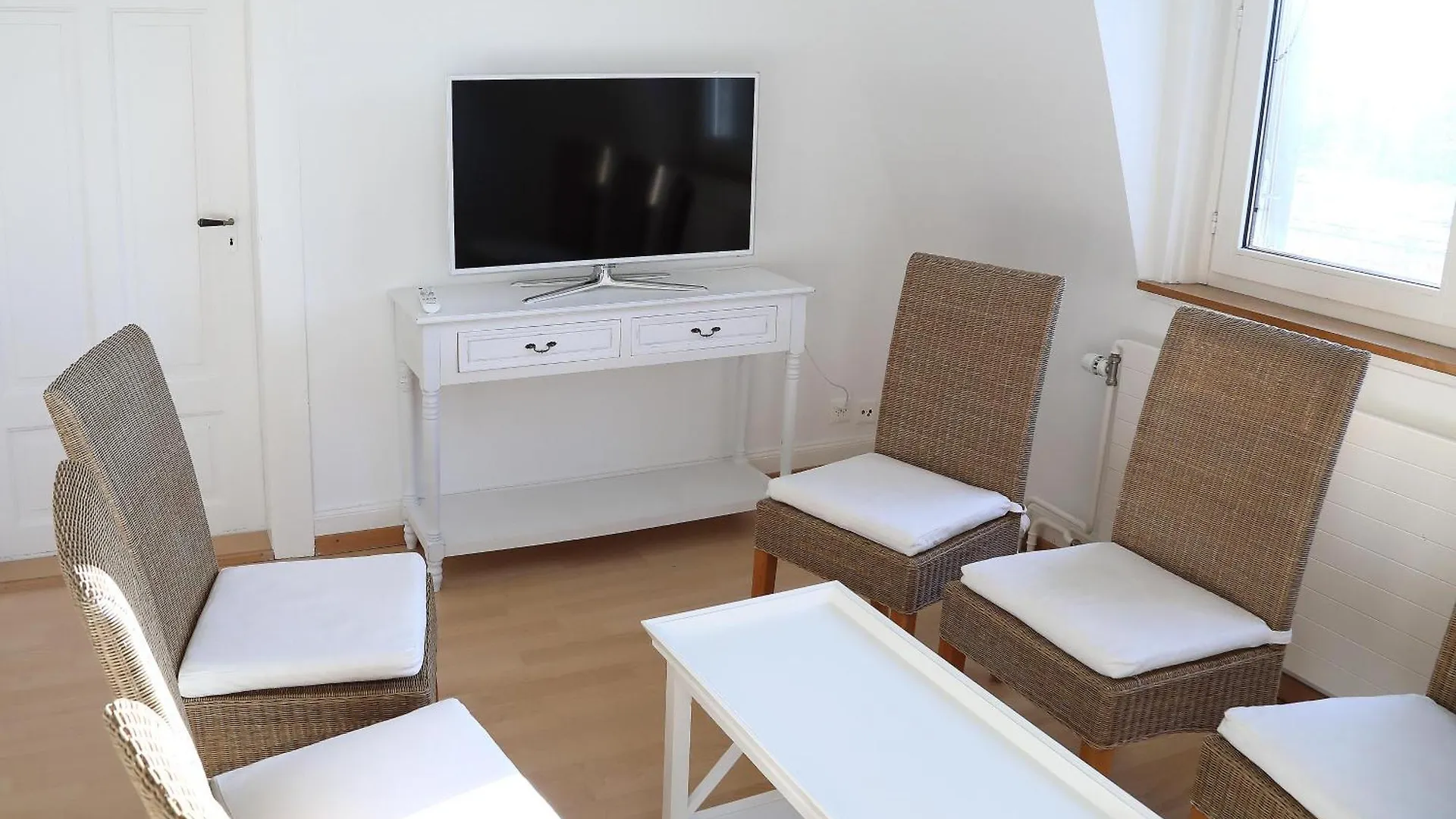 Grosse, Ruhige Wohnung In Zuerich, Nahe Zentrum